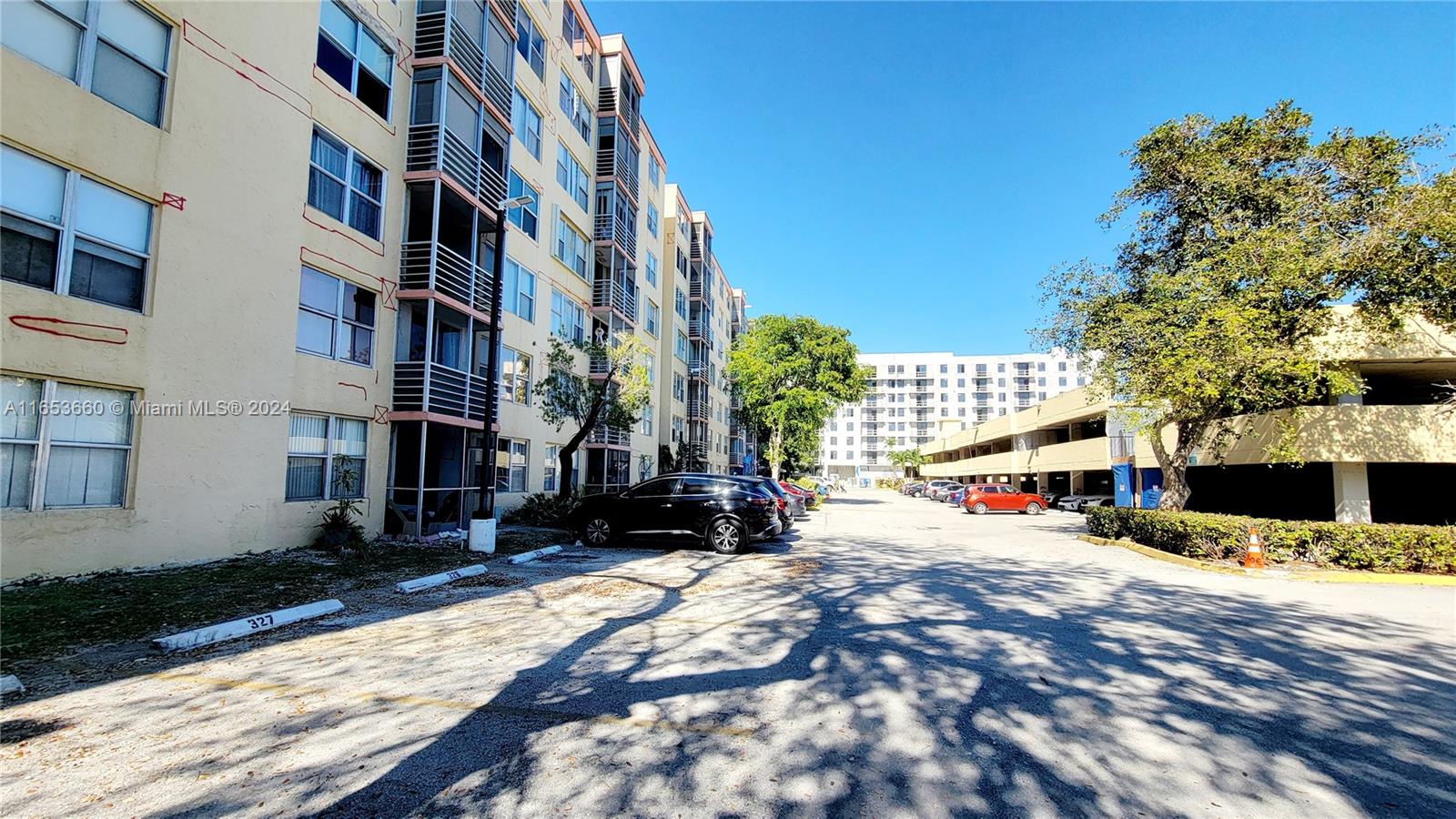 GREYNOLDS PARK CLUB CONDO - Residential