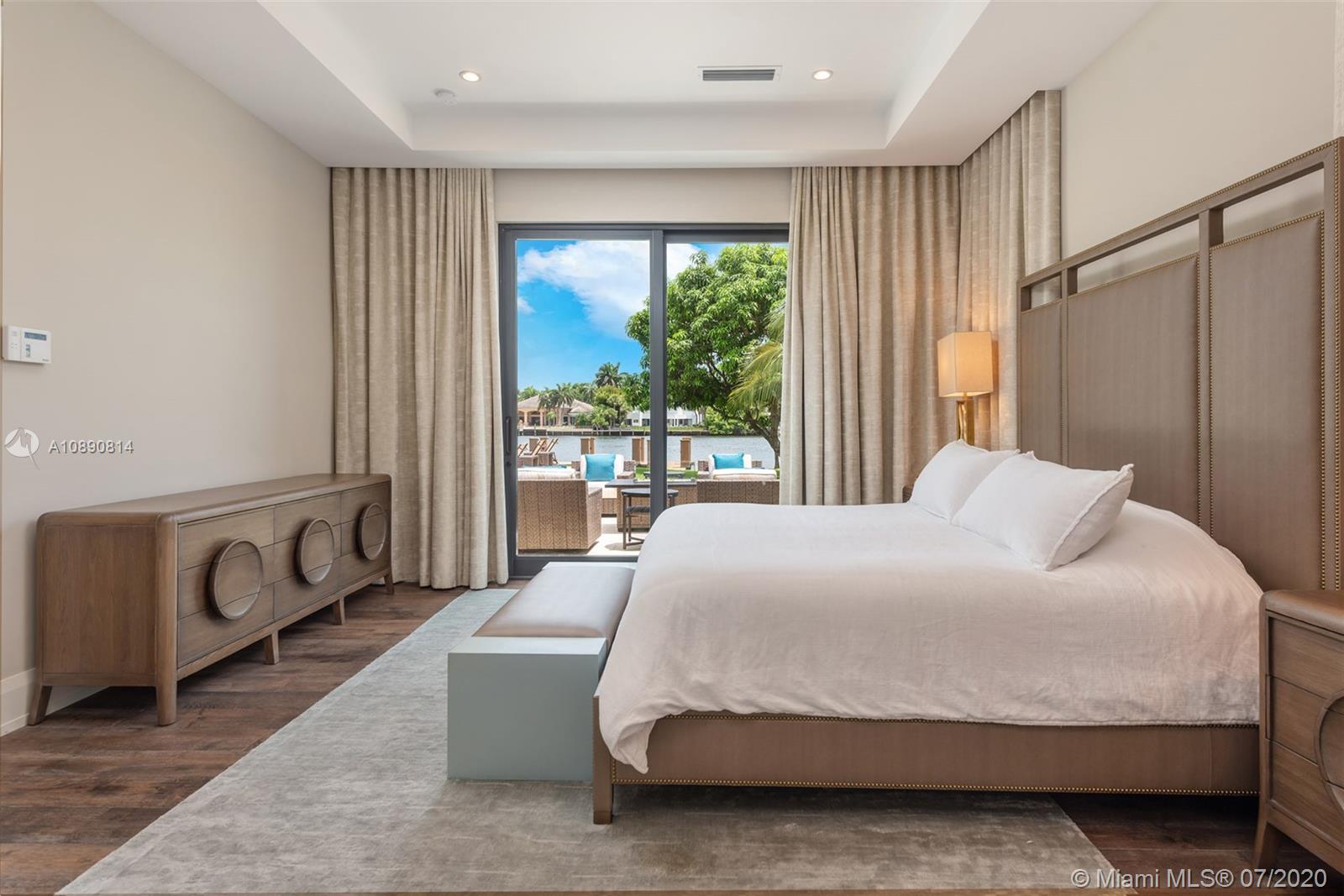 HOLLYWOOD LAKES - Residential