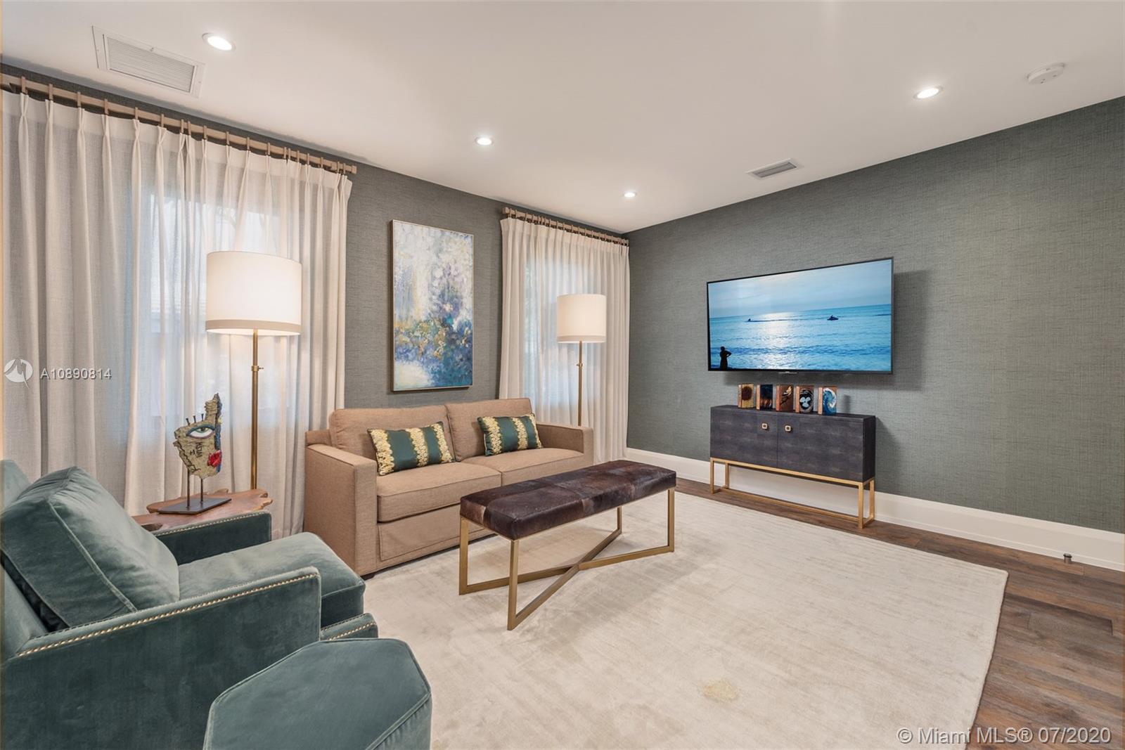 HOLLYWOOD LAKES - Residential