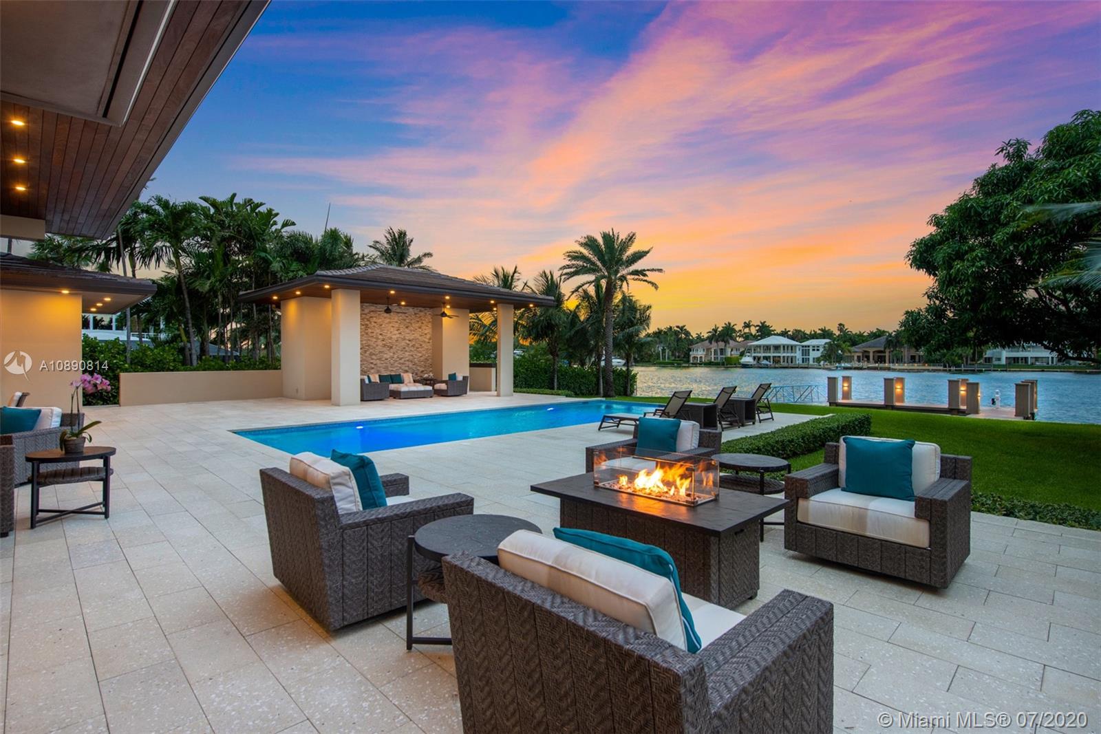 HOLLYWOOD LAKES - Residential