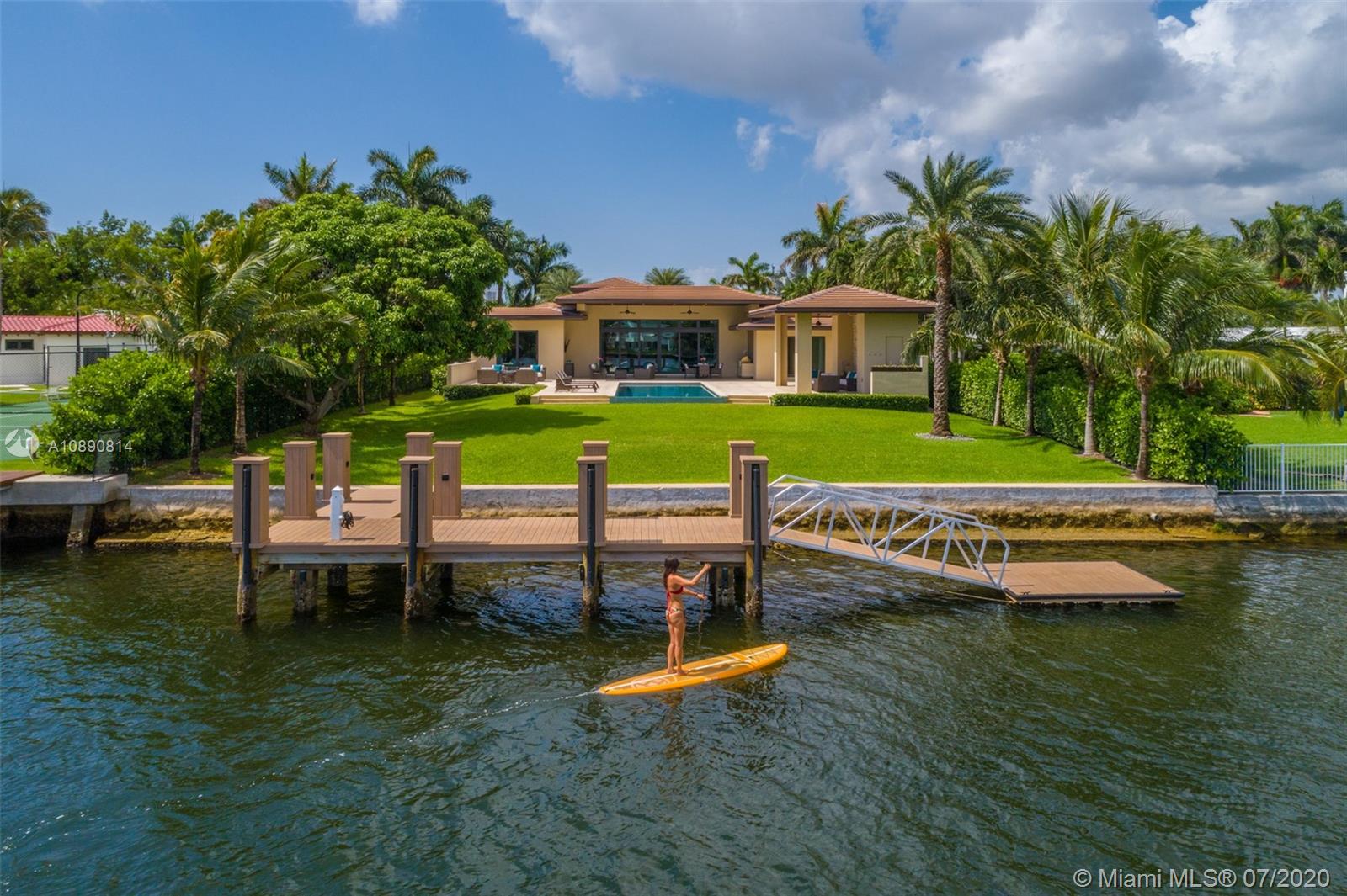 HOLLYWOOD LAKES - Residential