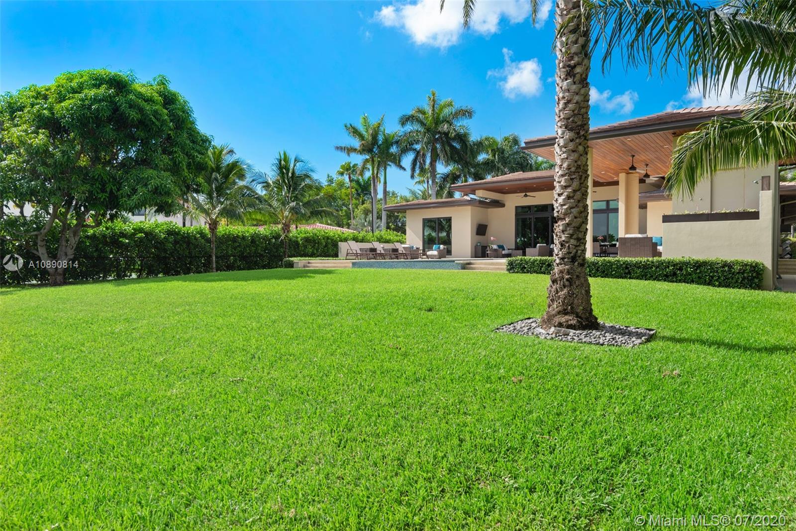 HOLLYWOOD LAKES - Residential