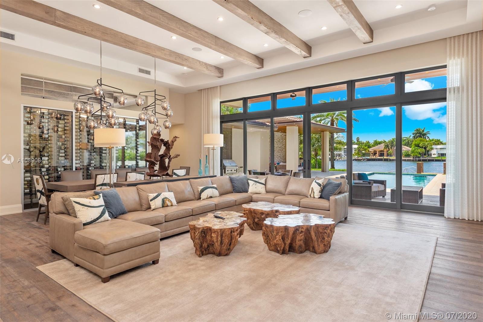 HOLLYWOOD LAKES - Residential