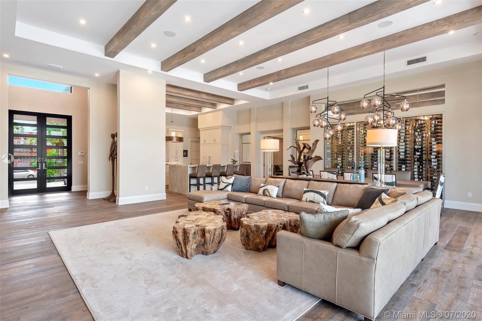 HOLLYWOOD LAKES - Residential