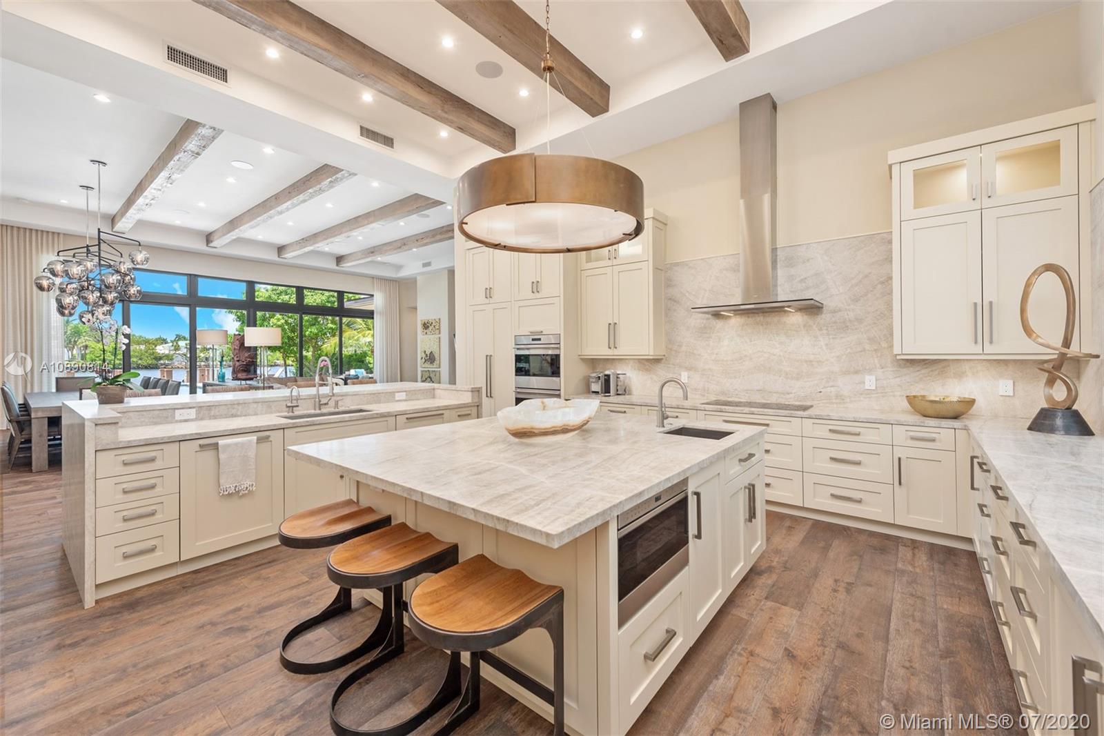 HOLLYWOOD LAKES - Residential