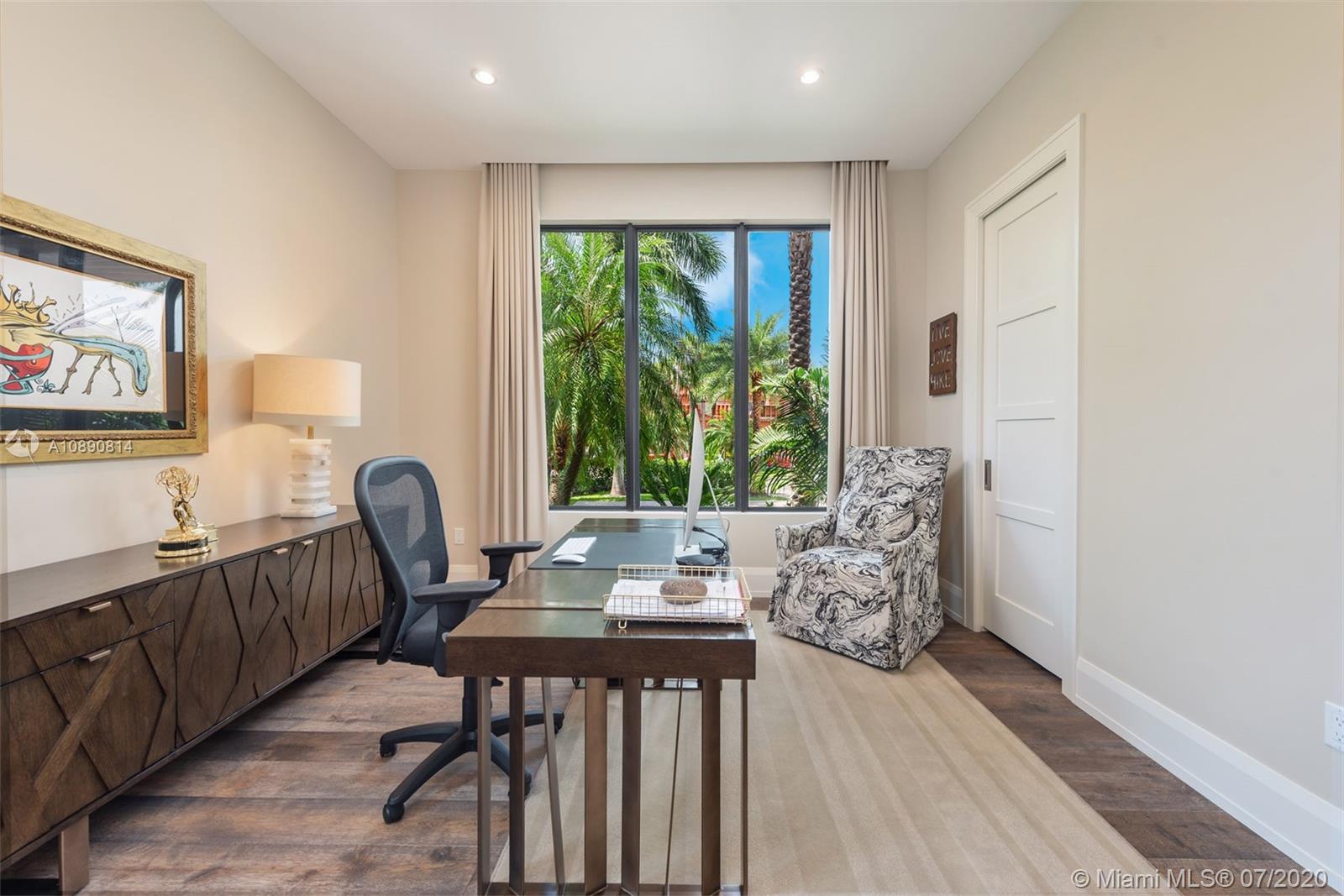 HOLLYWOOD LAKES - Residential