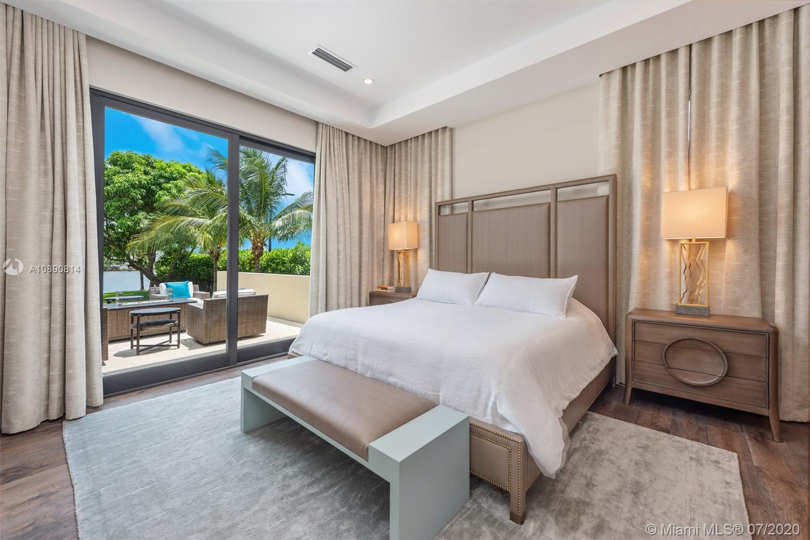 HOLLYWOOD LAKES - Residential