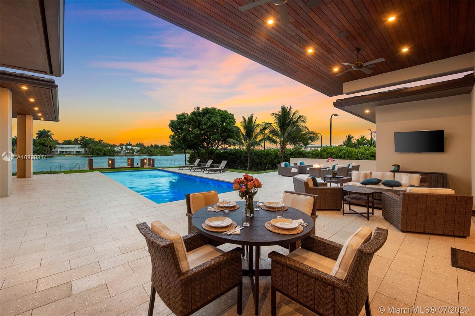 HOLLYWOOD LAKES - Residential