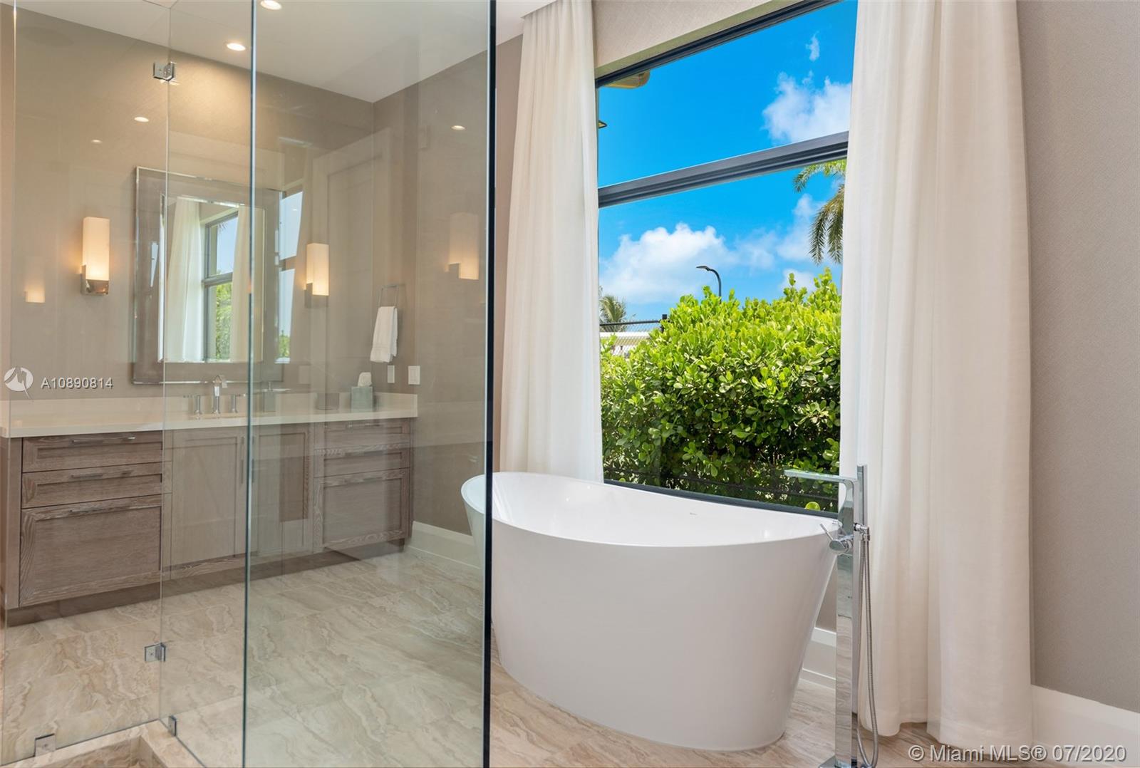 HOLLYWOOD LAKES - Residential