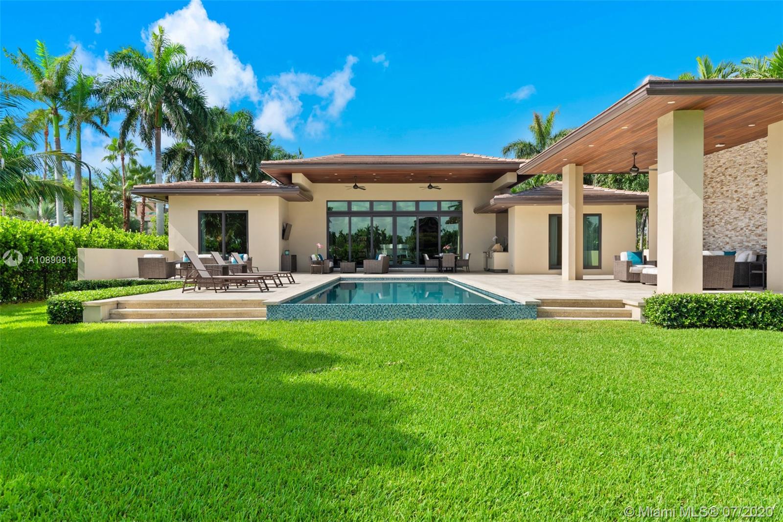 HOLLYWOOD LAKES - Residential