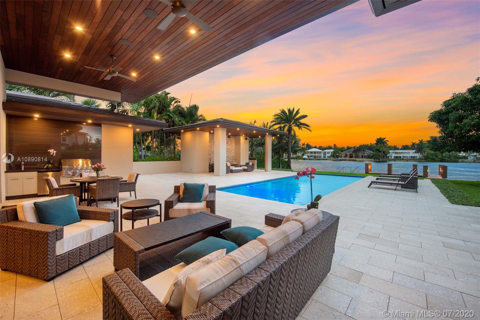 HOLLYWOOD LAKES - Residential