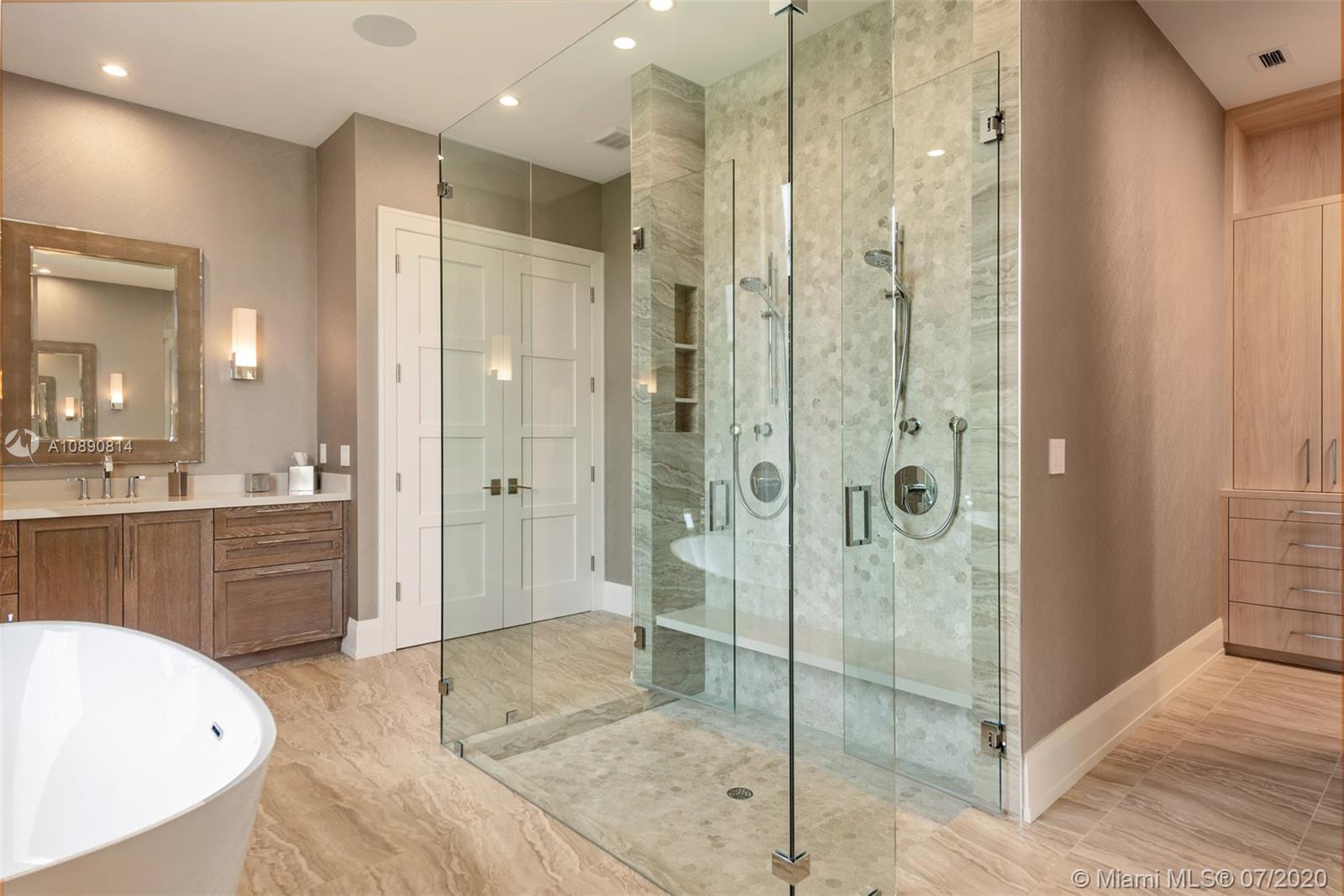 HOLLYWOOD LAKES - Residential