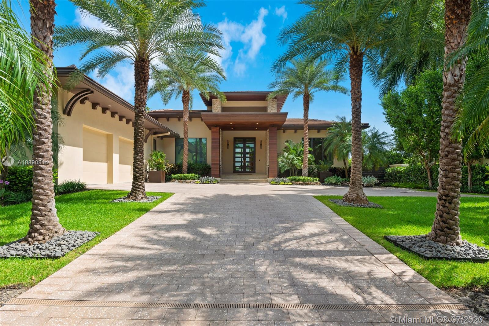 HOLLYWOOD LAKES - Residential