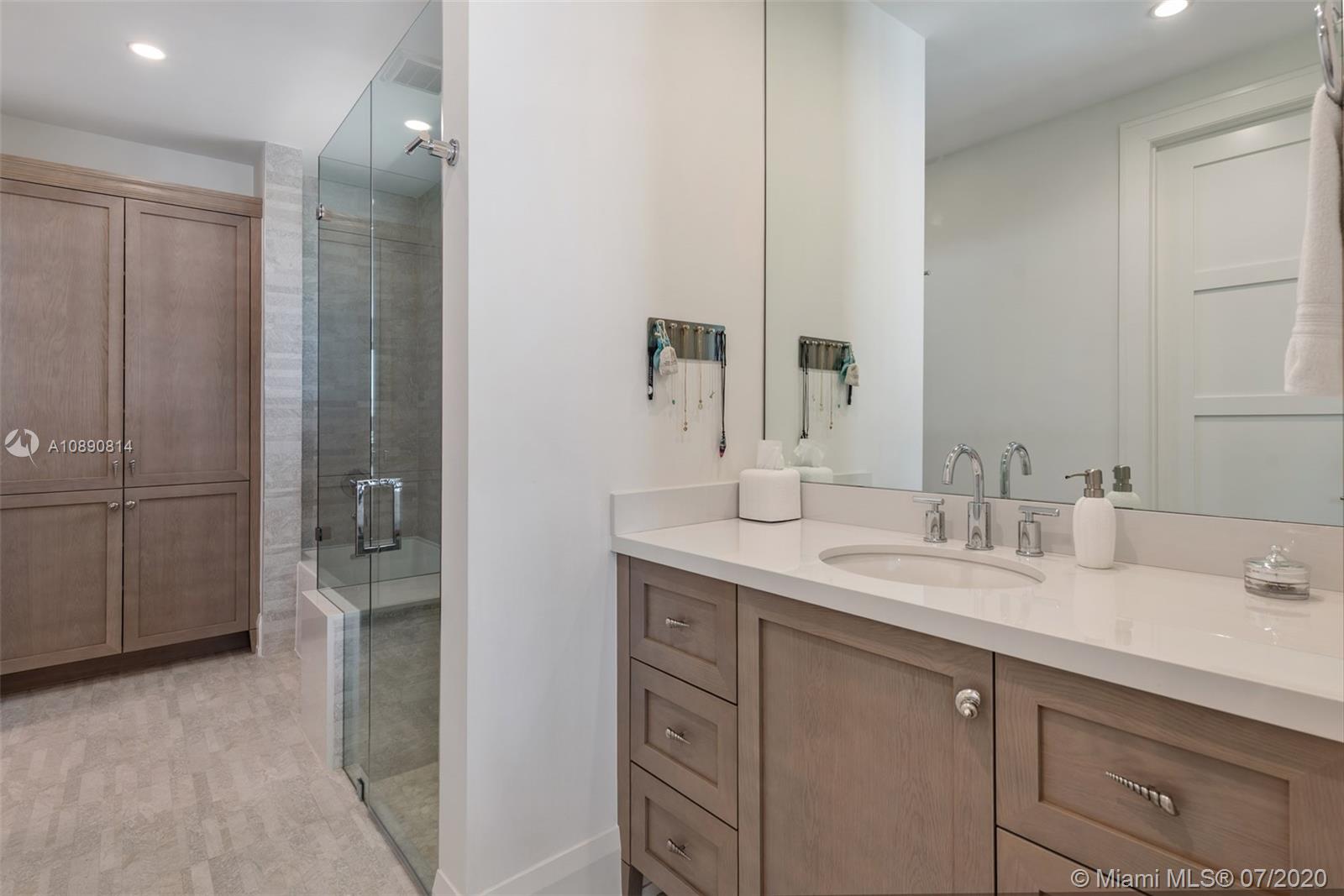 HOLLYWOOD LAKES - Residential