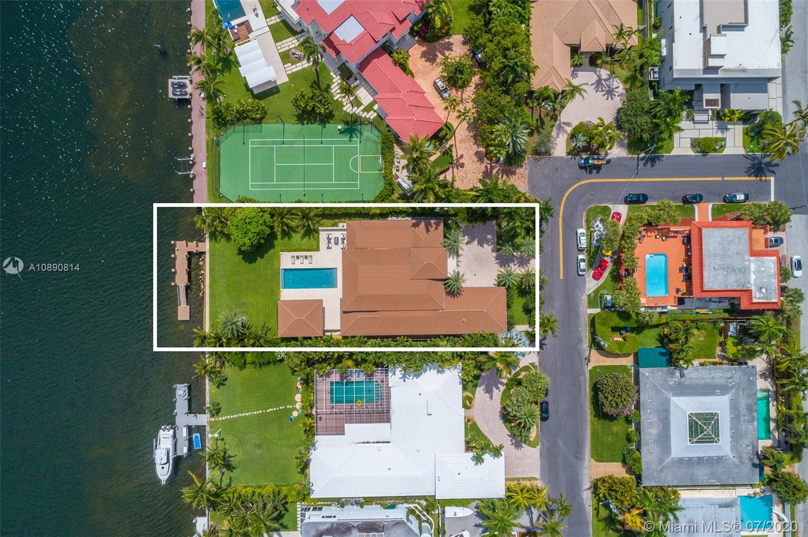 HOLLYWOOD LAKES - Residential