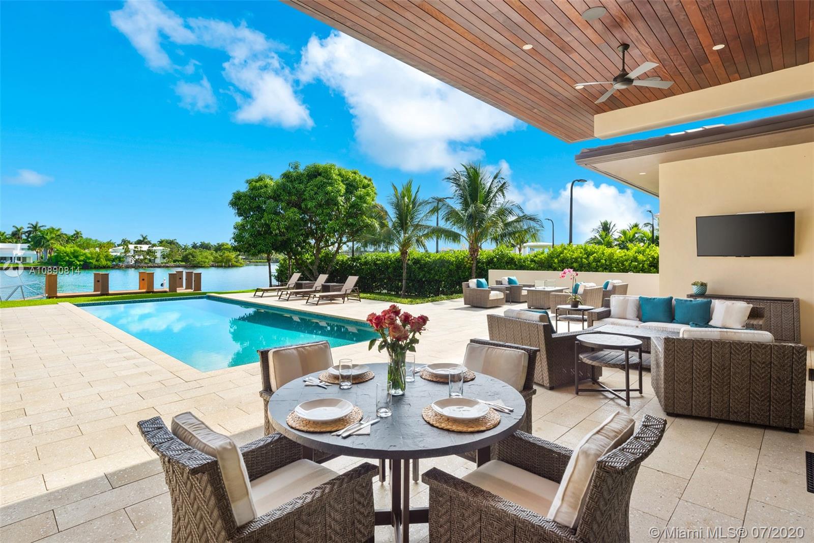 HOLLYWOOD LAKES - Residential