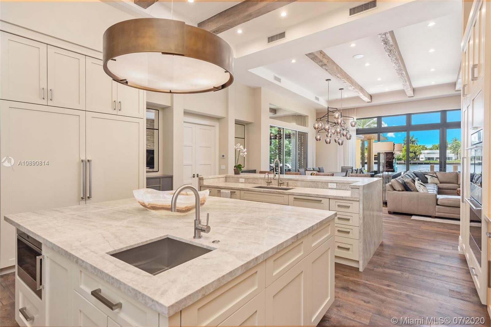 HOLLYWOOD LAKES - Residential