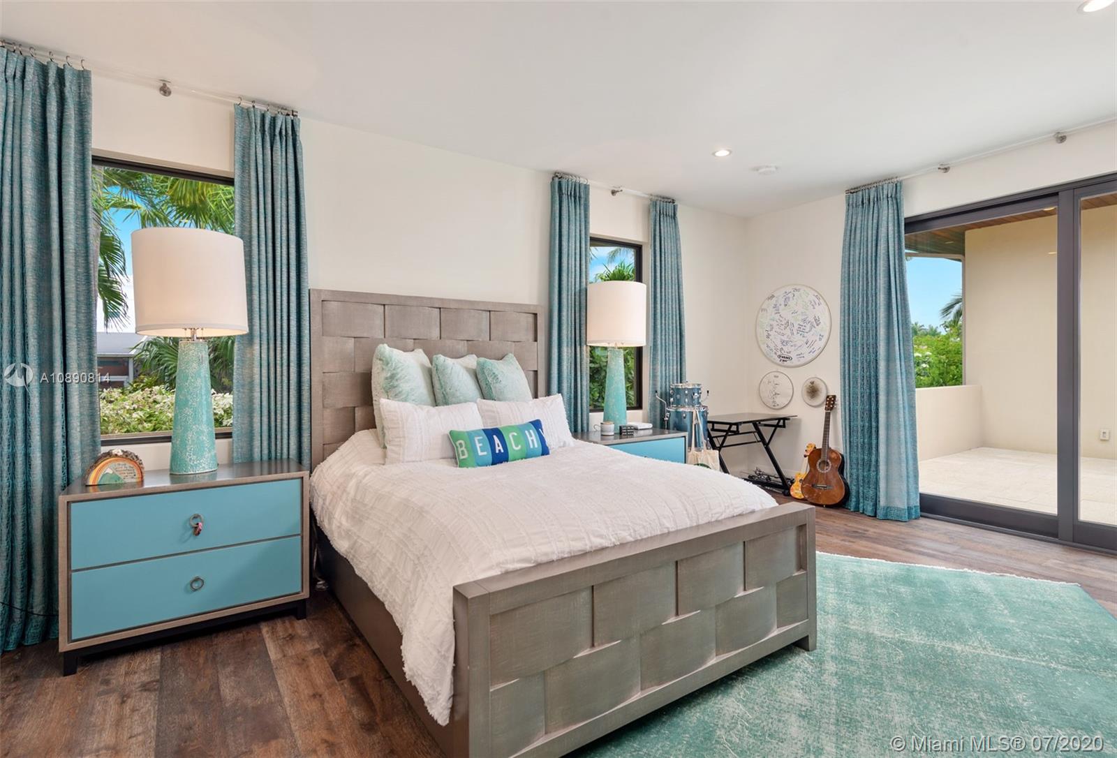 HOLLYWOOD LAKES - Residential