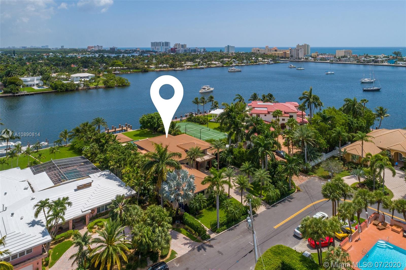 HOLLYWOOD LAKES - Residential