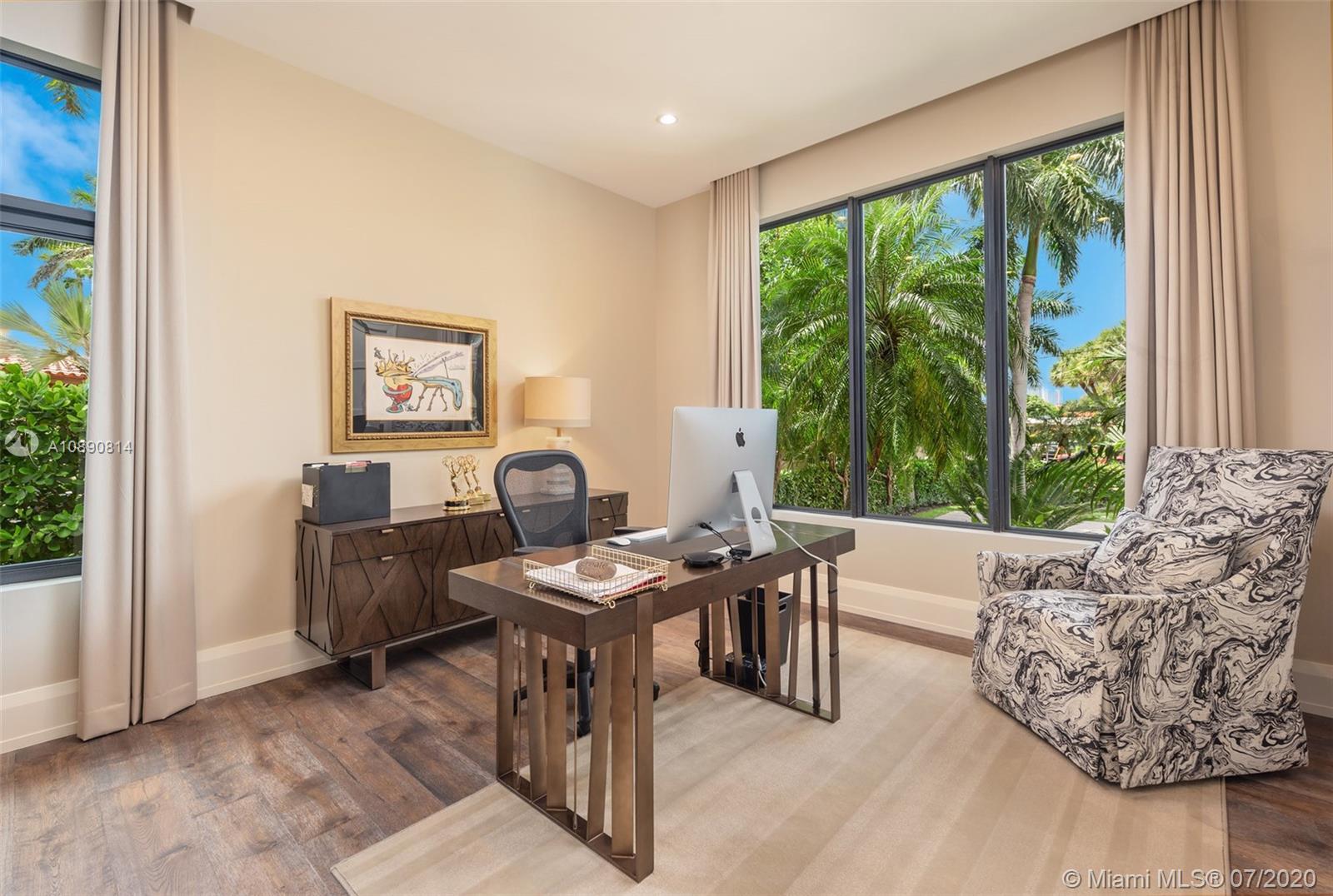 HOLLYWOOD LAKES - Residential