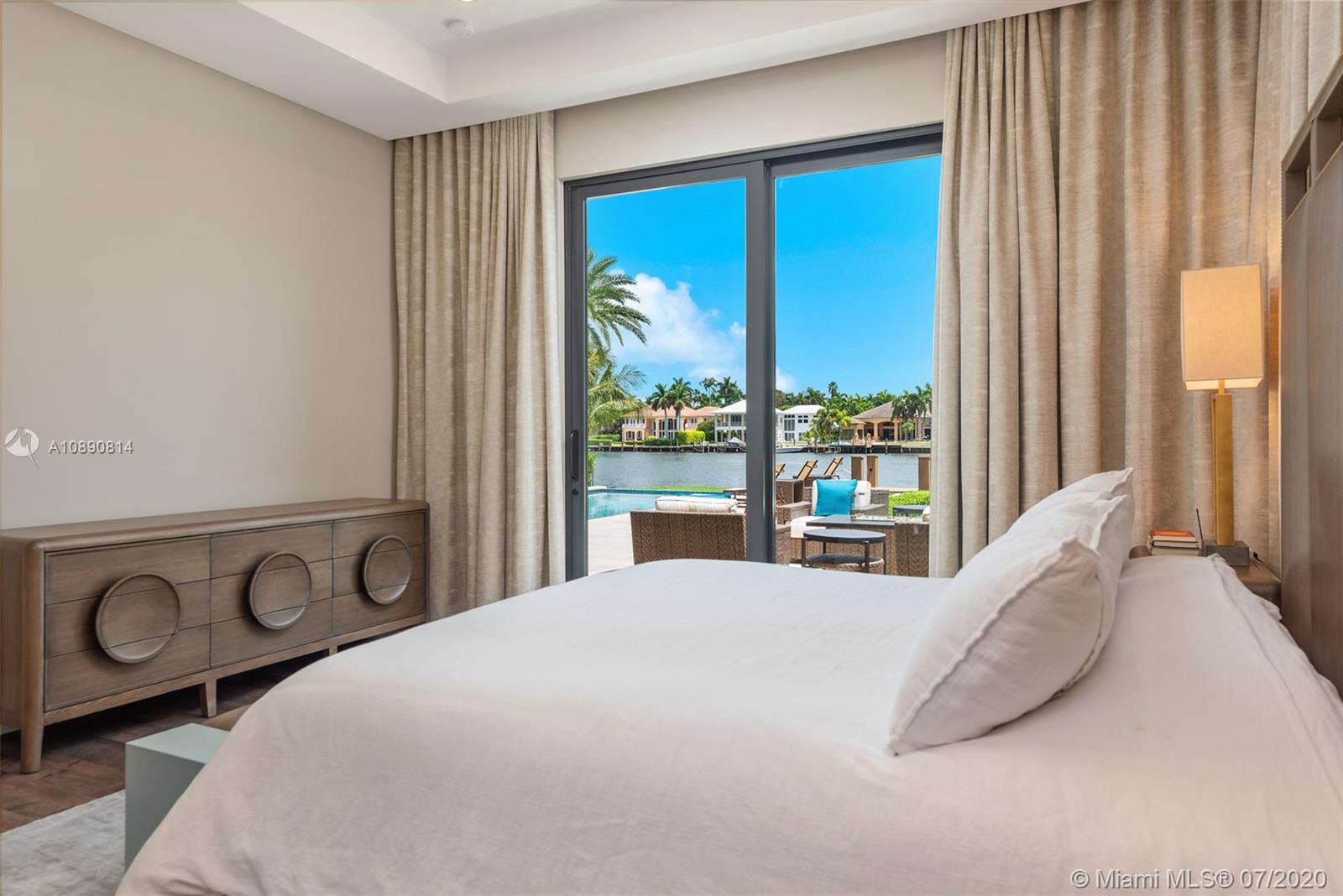 HOLLYWOOD LAKES - Residential