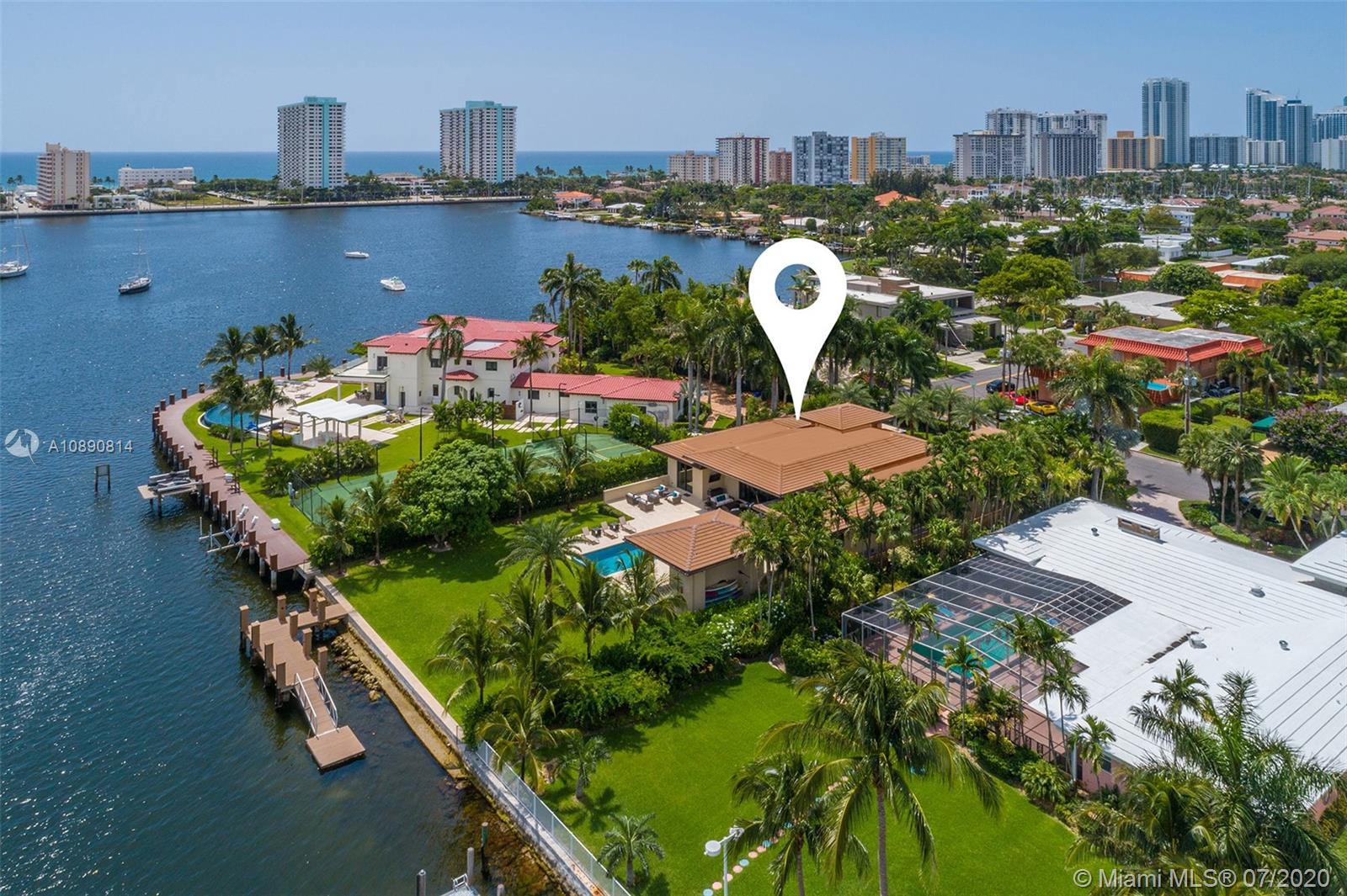 HOLLYWOOD LAKES - Residential