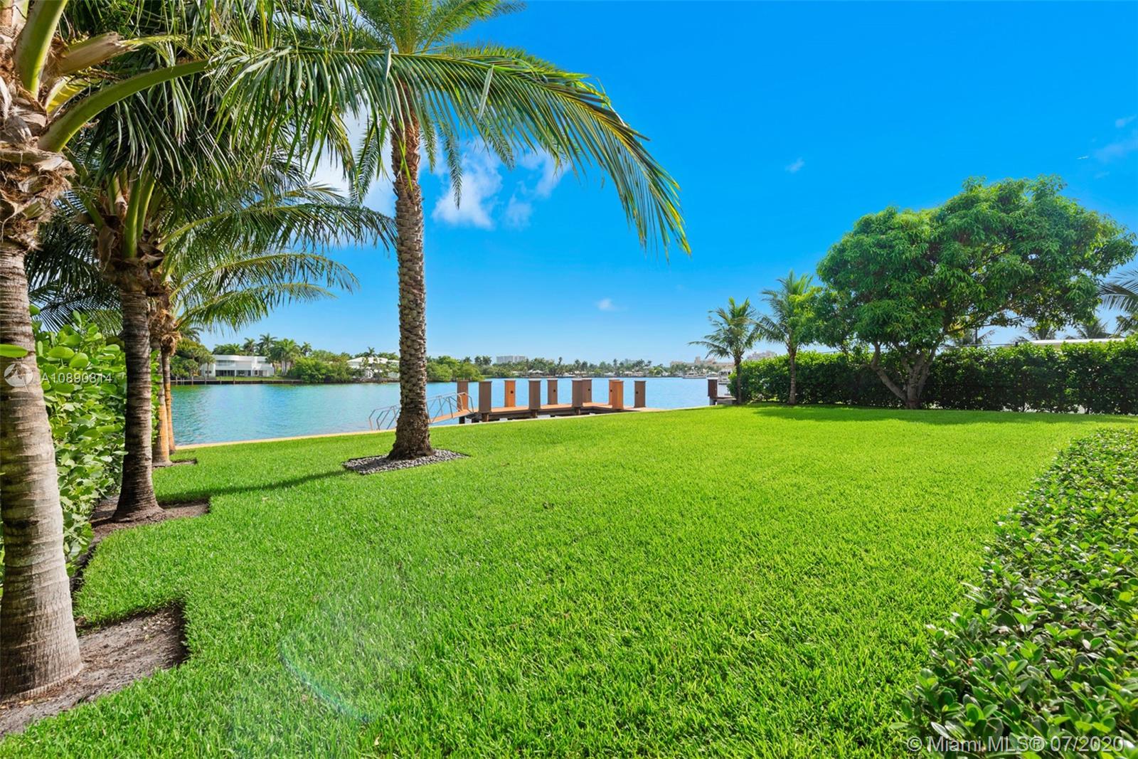 HOLLYWOOD LAKES - Residential