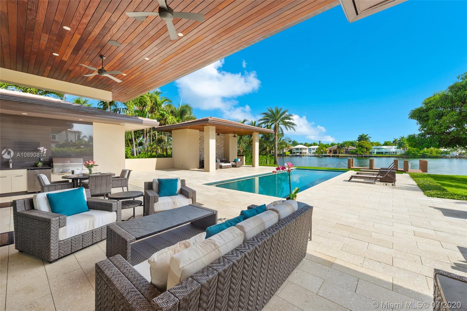 HOLLYWOOD LAKES - Residential