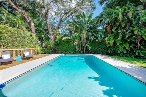 1003 NE 118th St 1003 Biscayne Park FL 33161