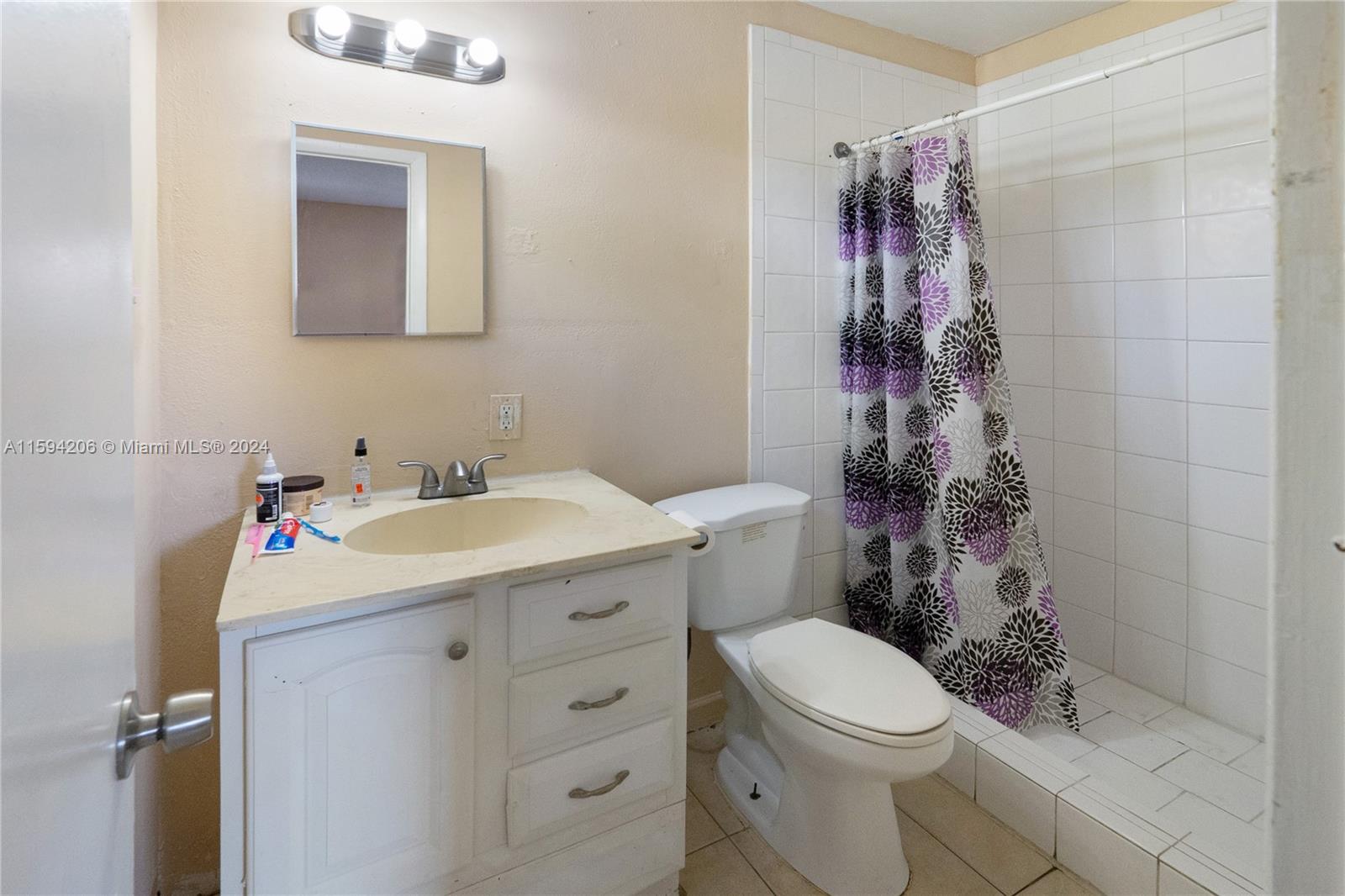 FT LAUDERDALE ESTATES - Residential