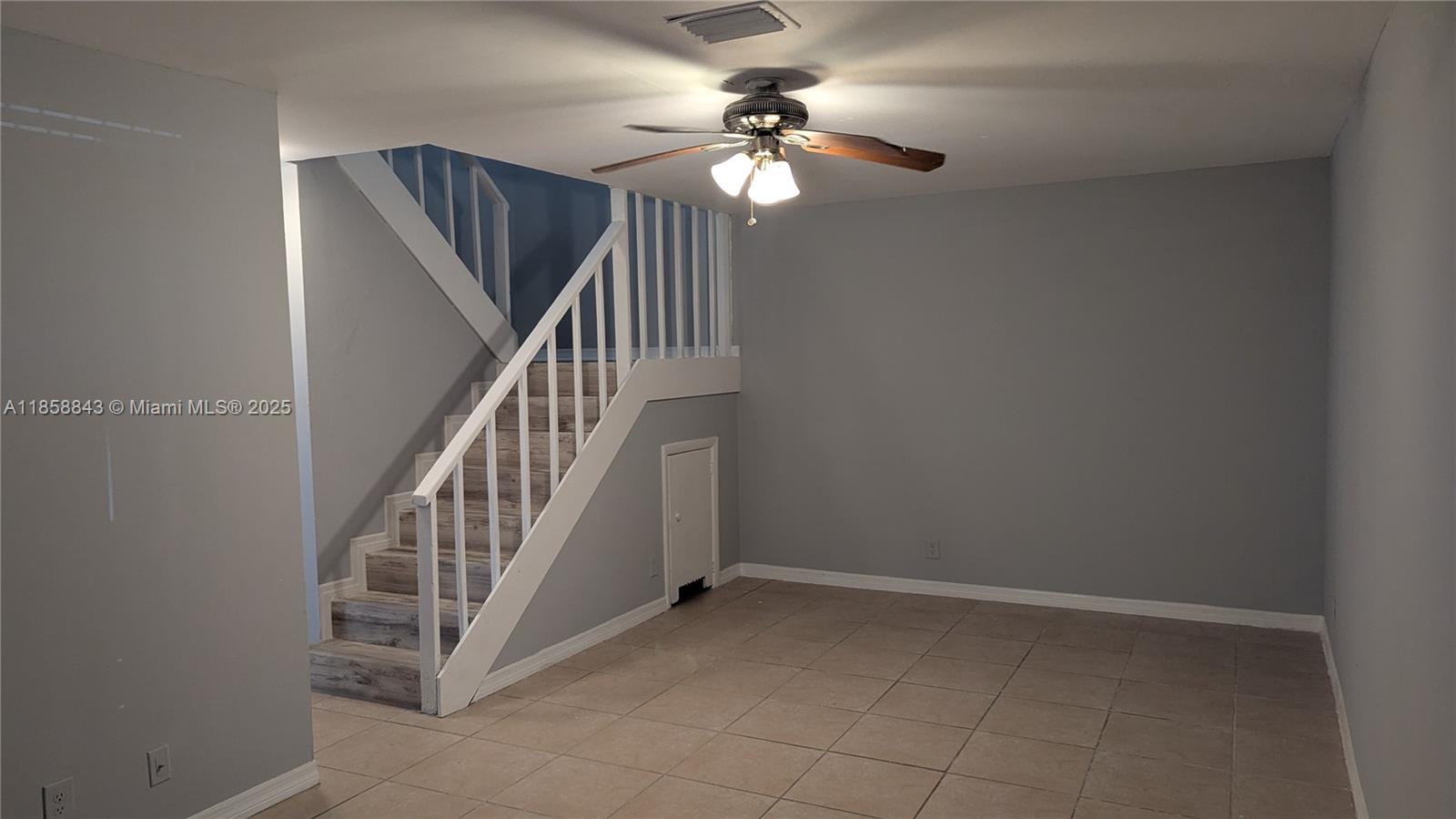 Very nice and huge town house freshly painted 3 bedrooms 2 1/2 bathrooms good location in desirable Coral Springs area across from the police stations, Very close to the shopping plaza, parks and restaurants. Great A schools. All bathrooms recently renovated. Washer and dryer in unit. Tile and laminated new floors. Community pool to relax the civic park across the street. Ready to move.