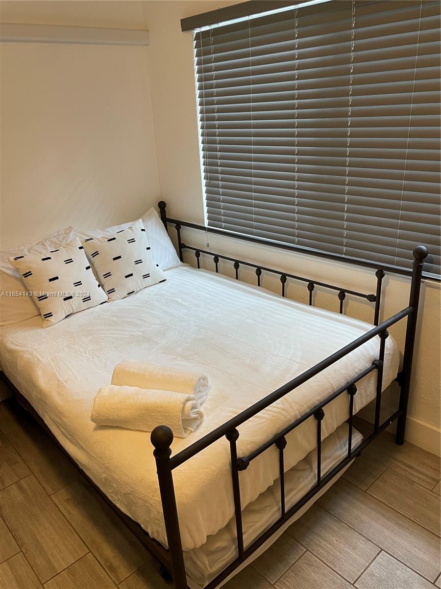 NORTHERN BLVD TR - Residential Income