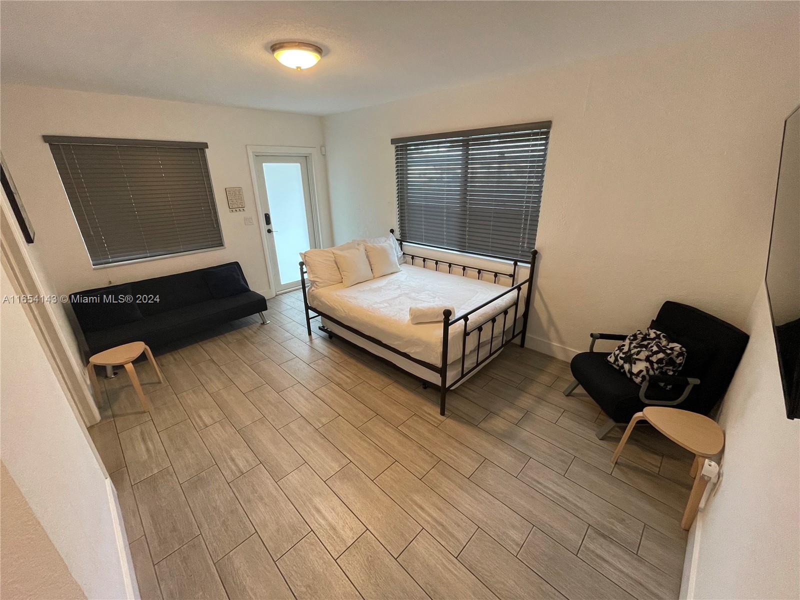 NORTHERN BLVD TR - Residential Income