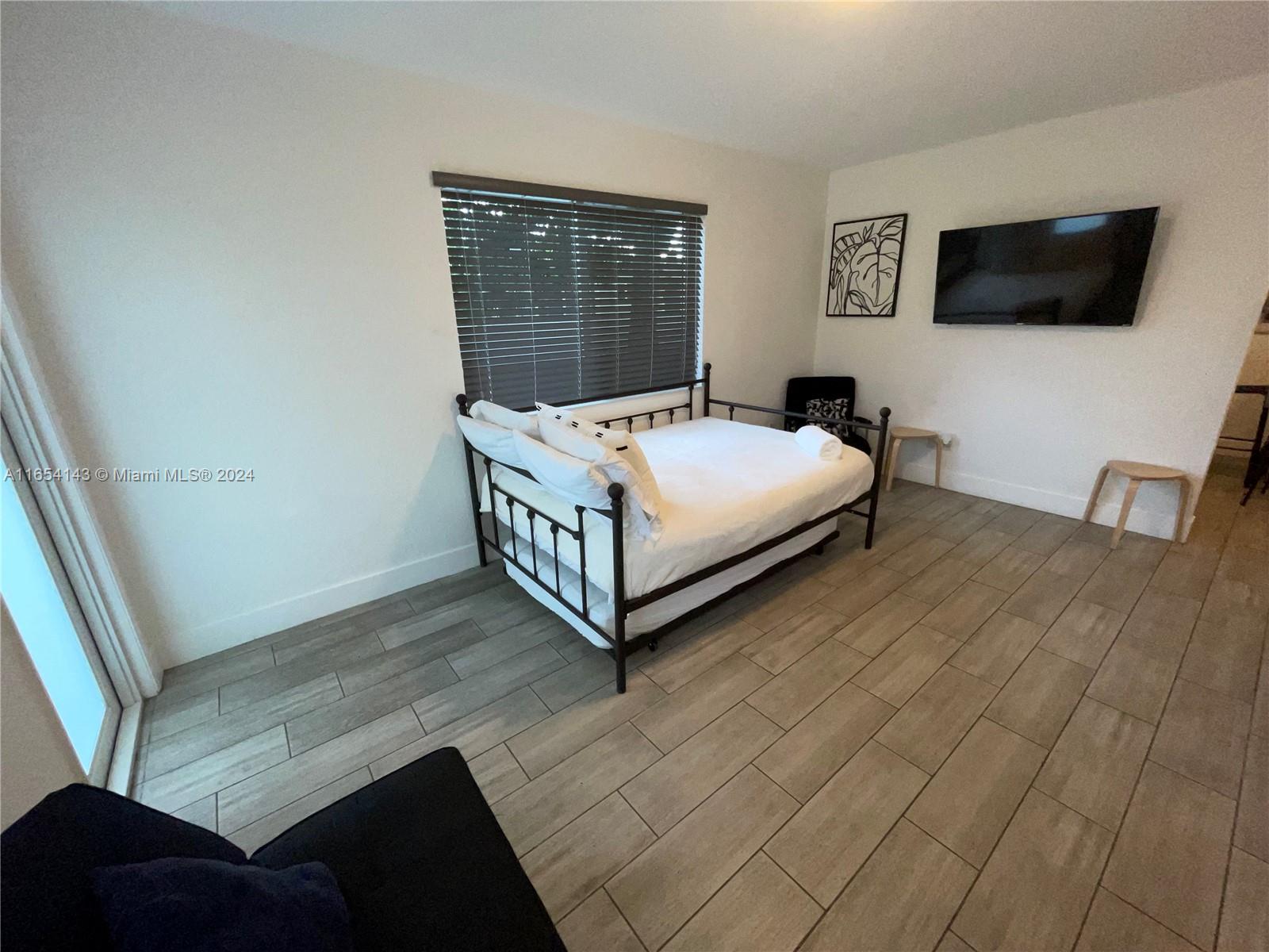 NORTHERN BLVD TR - Residential Income