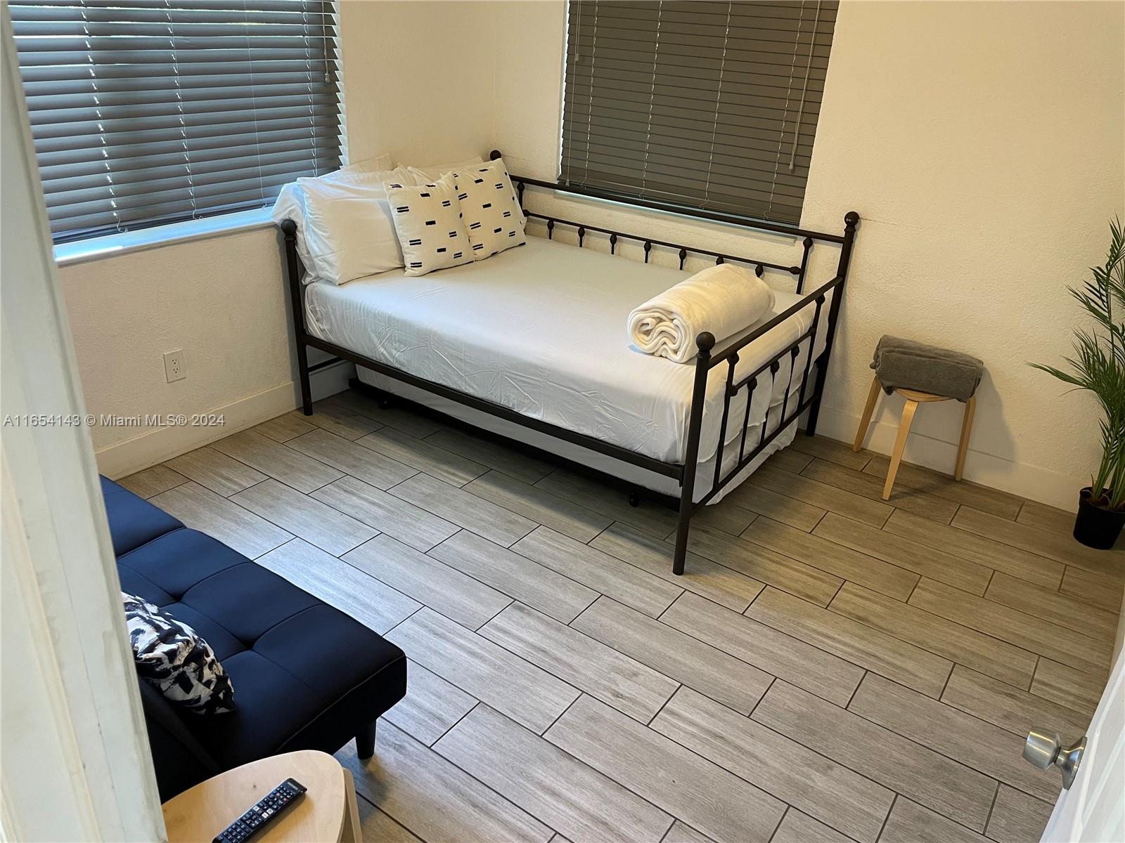 NORTHERN BLVD TR - Residential Income