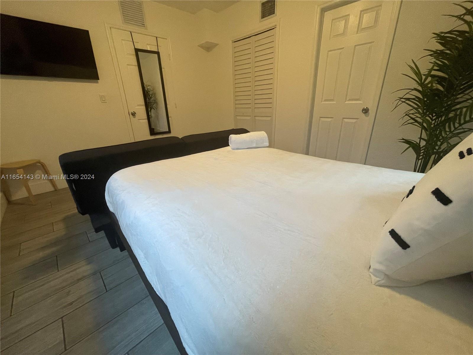NORTHERN BLVD TR - Residential Income