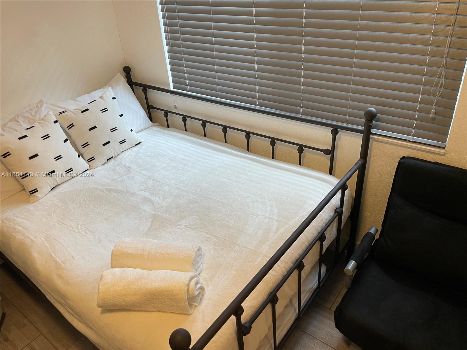 NORTHERN BLVD TR - Residential Income