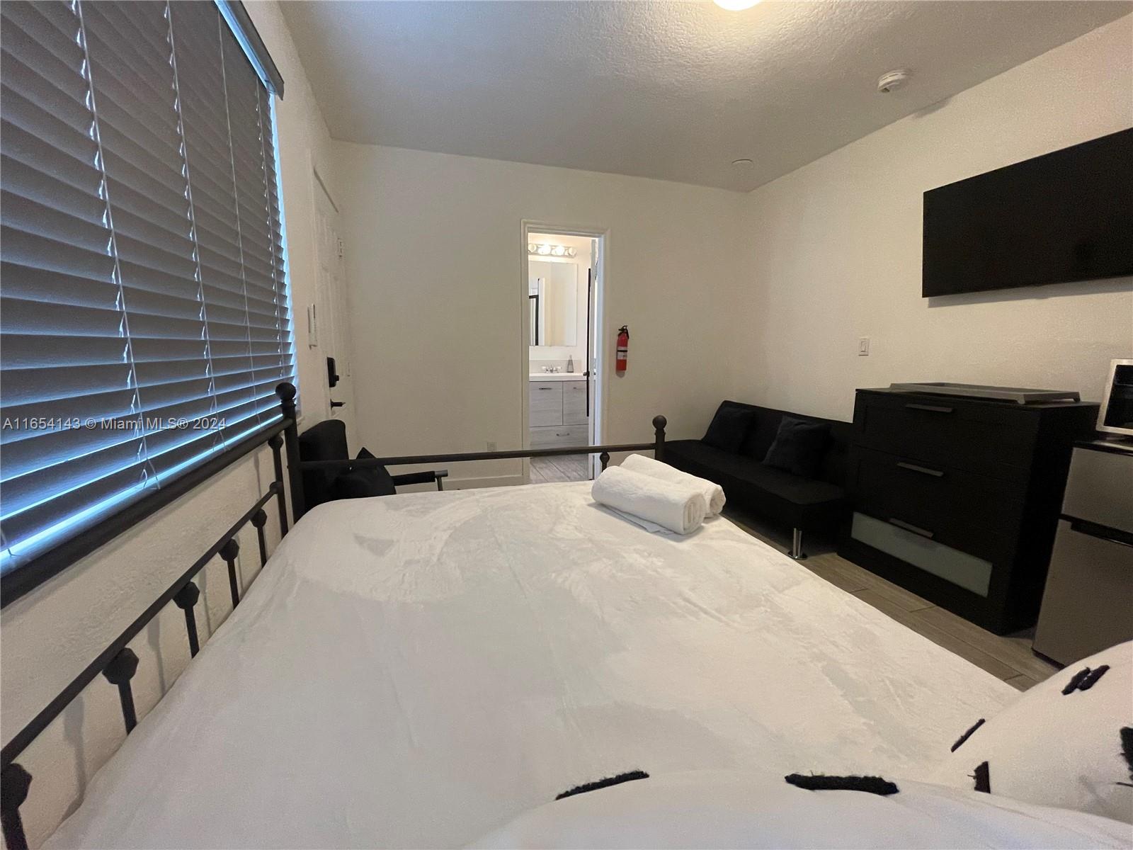 NORTHERN BLVD TR - Residential Income