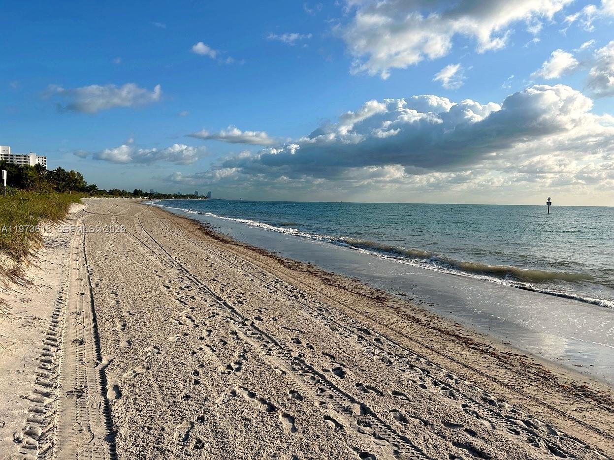 GRAND BAY TOWER CONDO - Residential