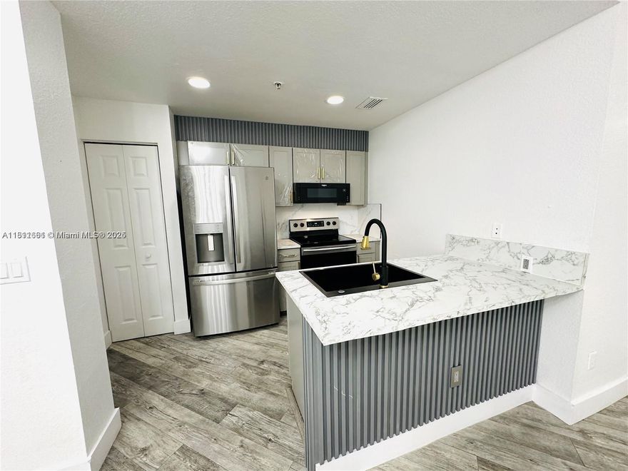 **2 BED / 2 BATH CONDO, READY TO MOVE!! BRAND NEW FLOORING, PAINTING, BATHROOMS, DISHWASHER, RANGE, AC, MICROWAVE, ... 24 HOUR GATED COMMUNITY, POOL & SPA, BEAUTIFUL CLUBHOUSE, EXERCISE ROOM, 2 PLAYGROUNDS, TENNIS COURTS & MORE*