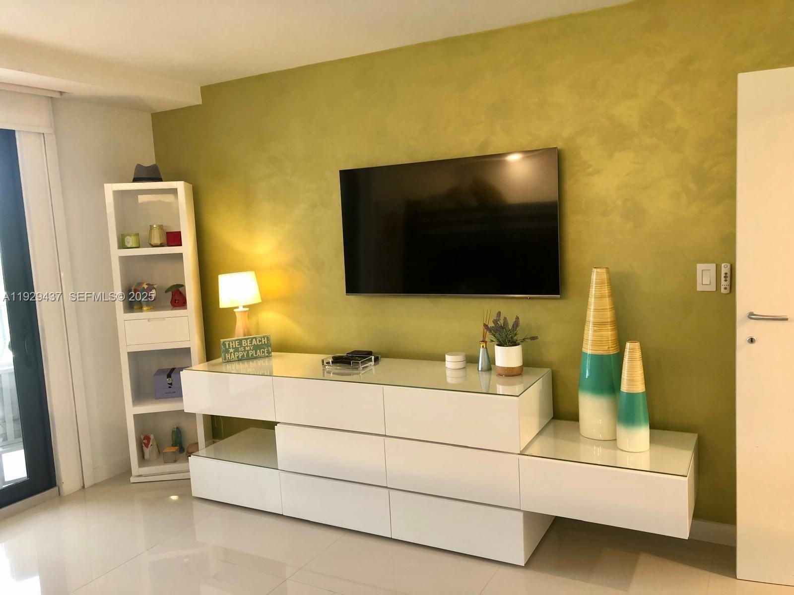 8877 Collins Ave 308