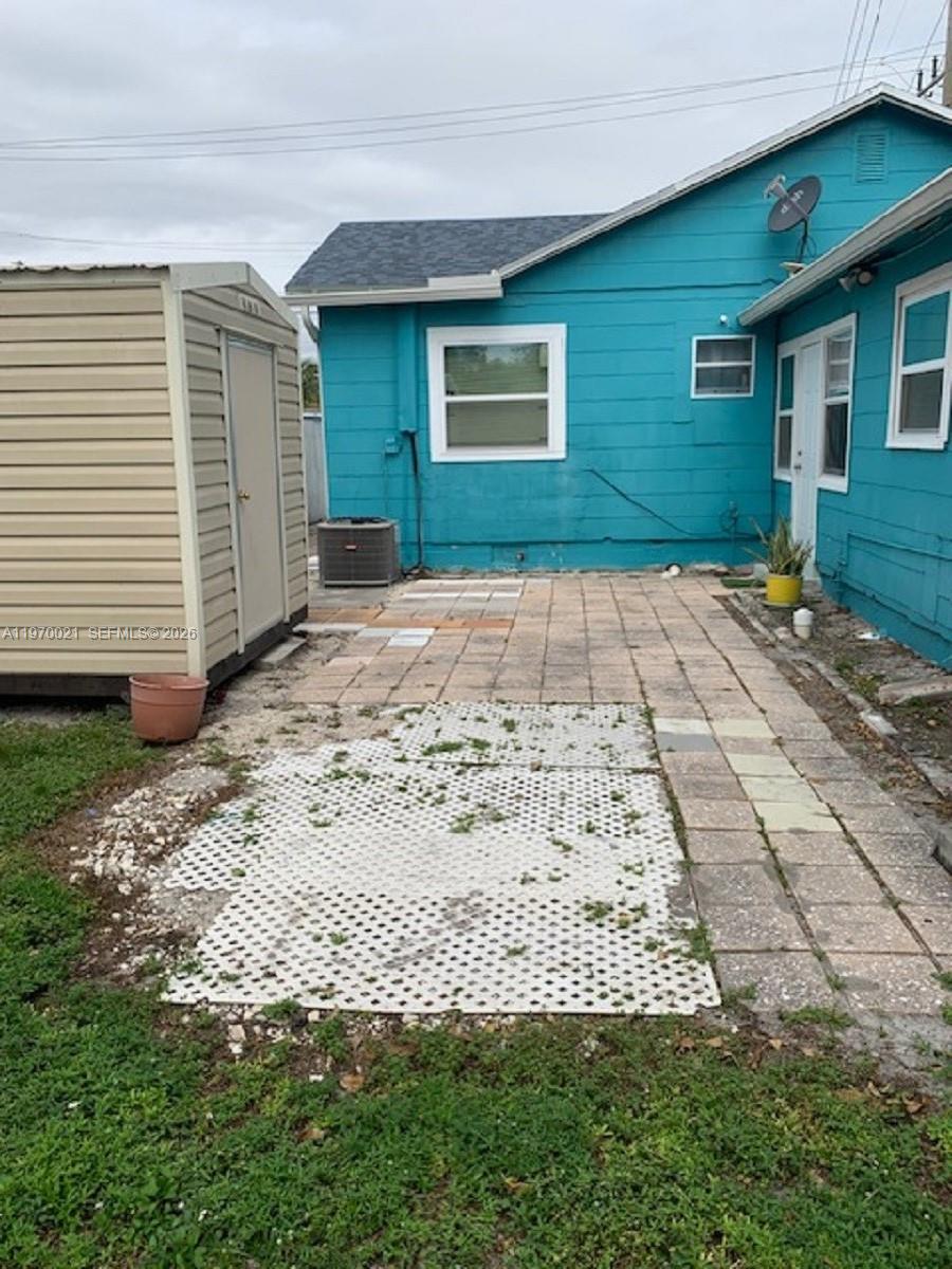 HOLLYWOOD TERRACE AMEN PL - Residential Income