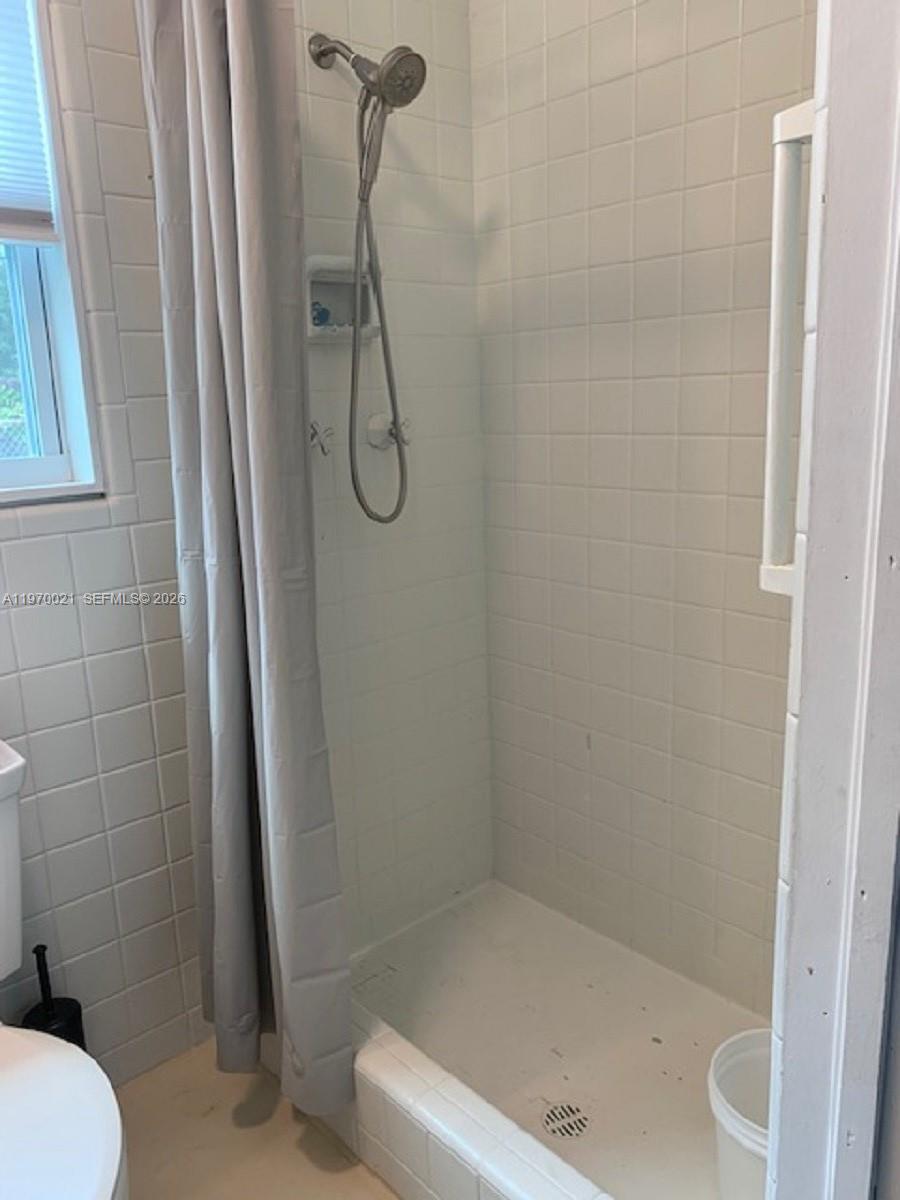 HOLLYWOOD TERRACE AMEN PL - Residential Income