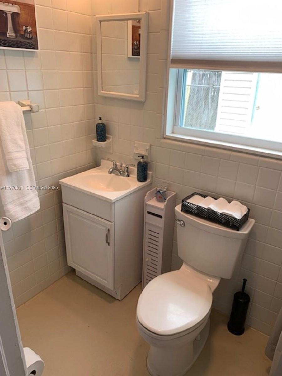 HOLLYWOOD TERRACE AMEN PL - Residential Income