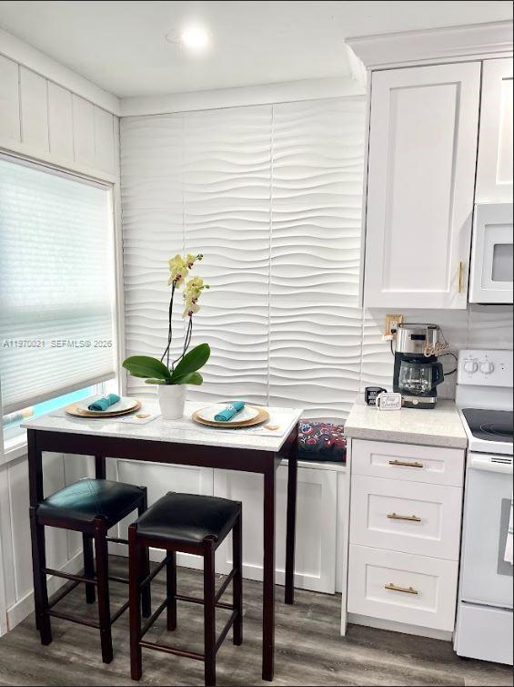 HOLLYWOOD TERRACE AMEN PL - Residential Income