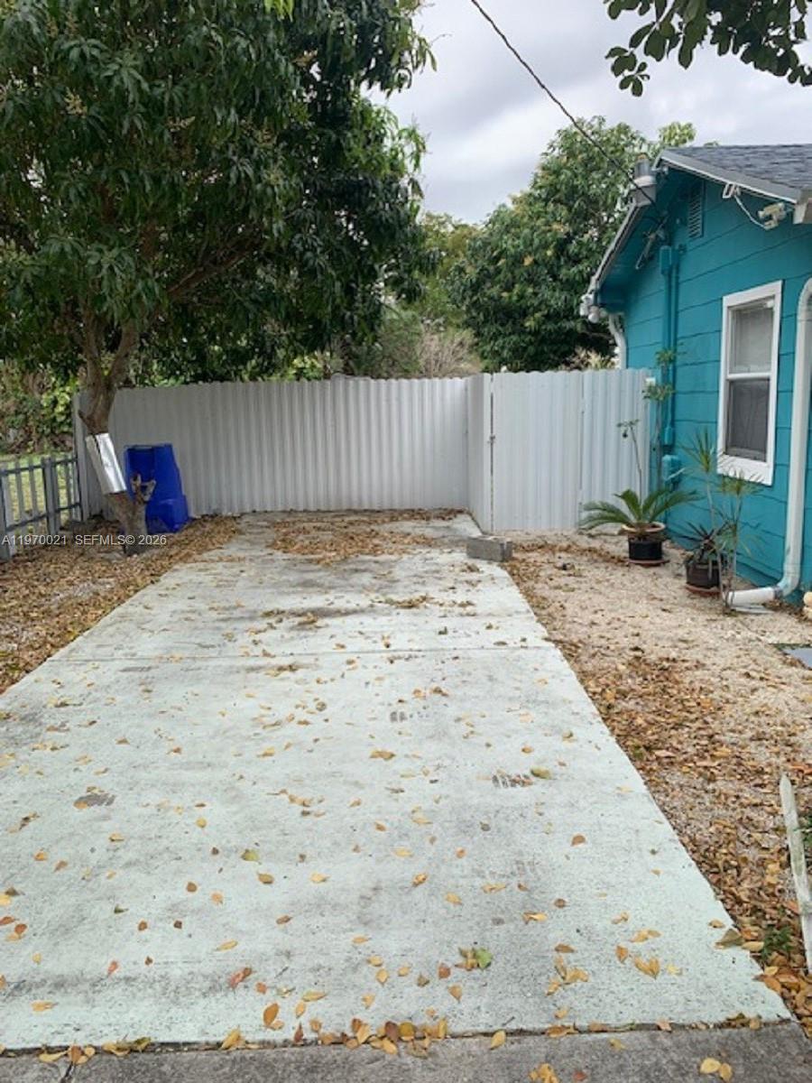 HOLLYWOOD TERRACE AMEN PL - Residential Income