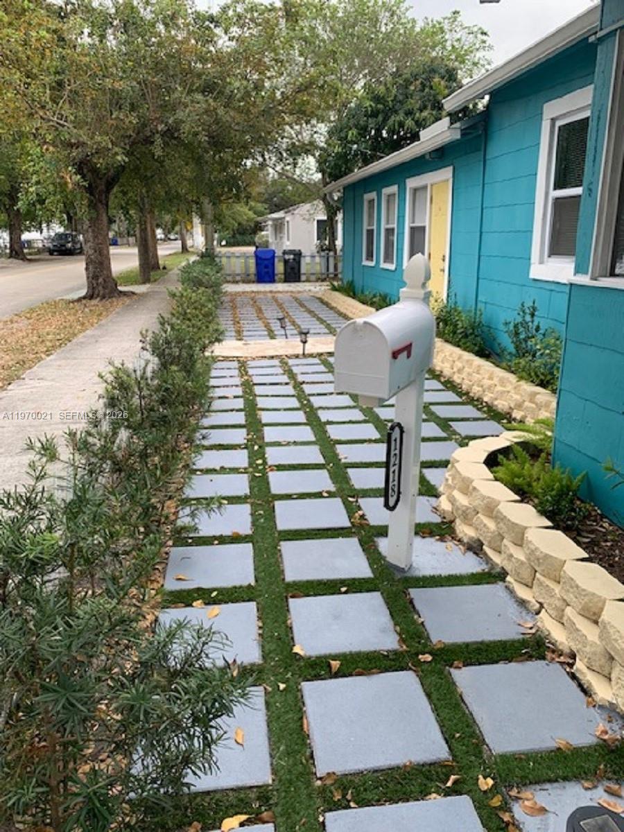 HOLLYWOOD TERRACE AMEN PL - Residential Income