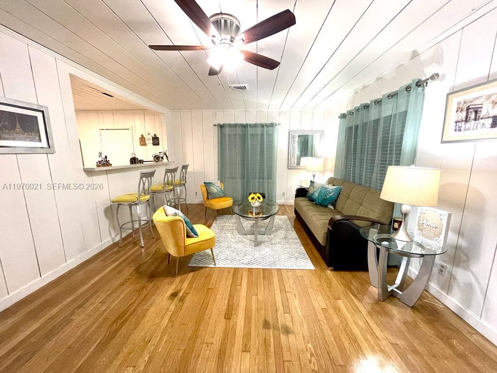 HOLLYWOOD TERRACE AMEN PL - Residential Income