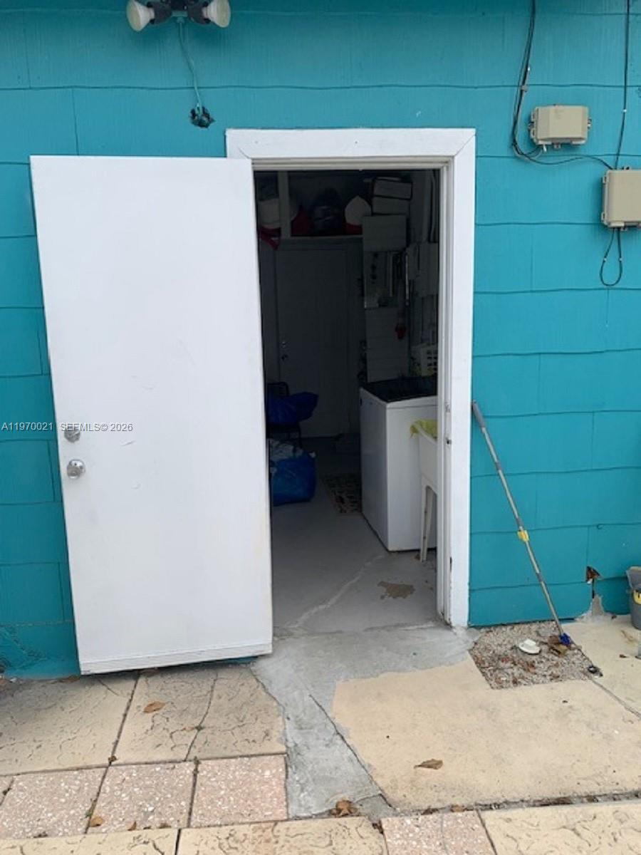 HOLLYWOOD TERRACE AMEN PL - Residential Income