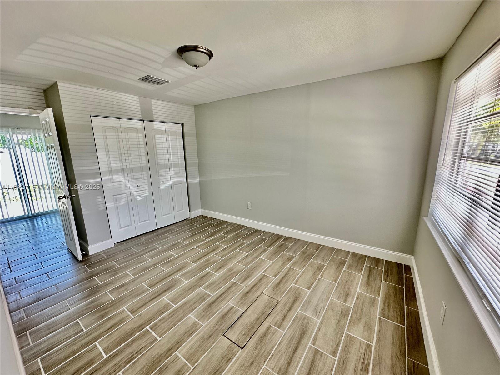 CRESTHAVEN NO 10 - Residential